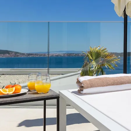 Adria View With Heated Pool Ii Traù