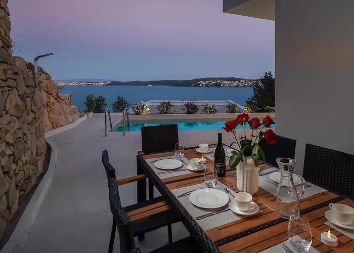 Adria View With Heated Pool Ii * Τρογκίρ